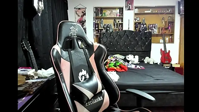 Maki_Zein_ লাইভ XXX চ্যাট