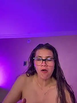 แชท XXX สดของ aurora_divine