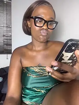 Moonzy77's Live XXX Chat