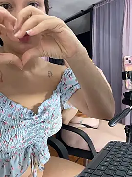 lana_rousse01 Show in webcam