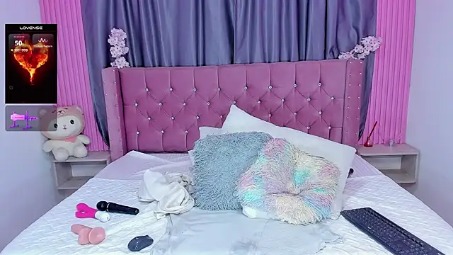 Nayla-Mouna Adlı Modelin Web Kamerası Şovu