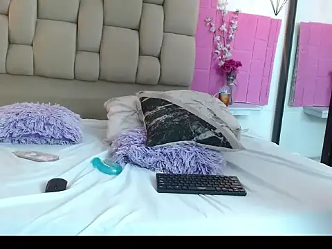 عرض كام MilaCooper