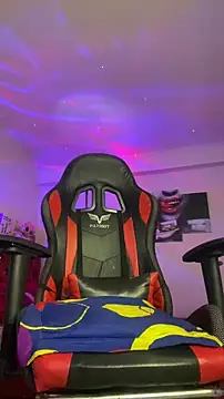 bywanda: διαδικτυακό σόου στην κάμερα