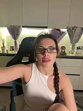 CurlyLara – Naživo XXX chat