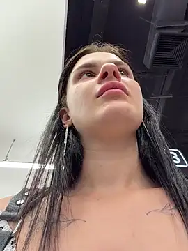 MiraReach live XXX chat