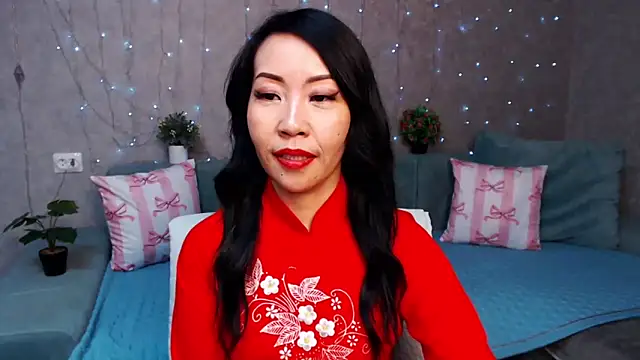 LiaPak élő XXX-chatje