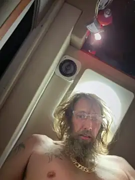 THE-CHAMPLOVENIPPLES73's Webcam Show