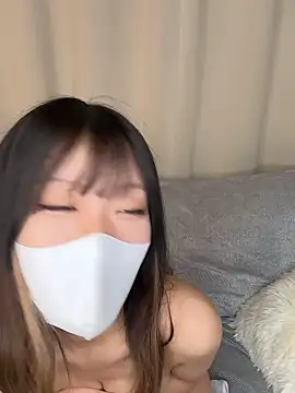 emiiiii1001のライブXXXチャット