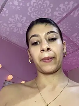 Lenapink19 Adlı Modelin Canlı XXX Sohbeti