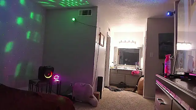 Show modela yiauana na web-kameri