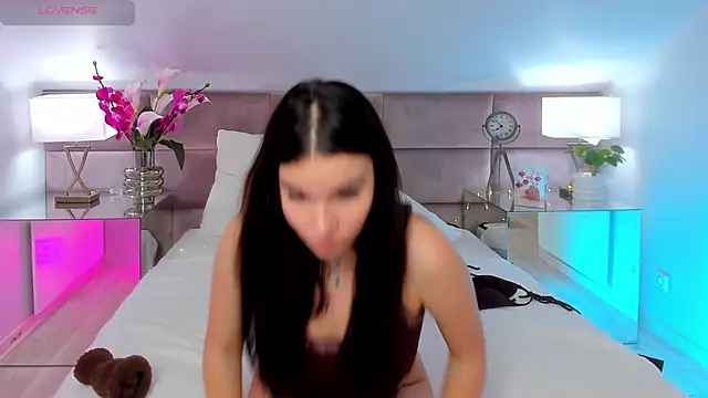 Show modela MiaMuse na web-kameri