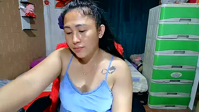 Ugly-Filipina Adlı Modelin Canlı XXX Sohbeti