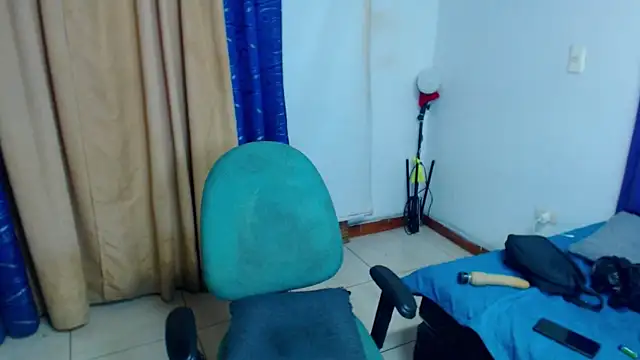 Show modela kiwii_nasty na web-kameri