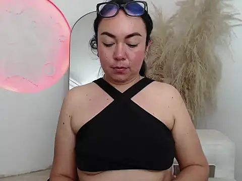 Yadis_hot – Naživo XXX chat