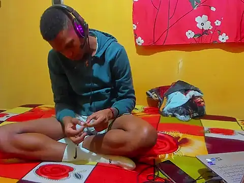 aunstin_farid1 Adlı Modelin Canlı XXX Sohbeti