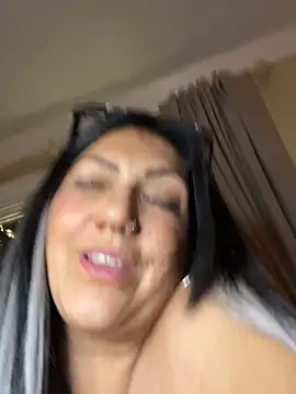 دردشة LittleMissEeve الجنسية المباشرة