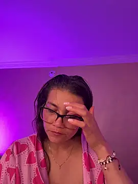 Chat +18 de aurora_divine ao vivo