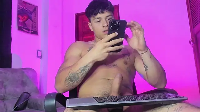 Dominic_Biker__ élő XXX-chatje