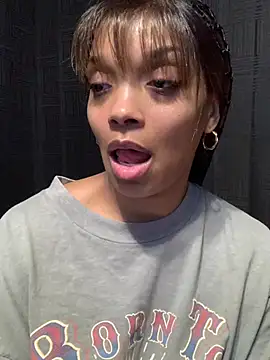 Chat +18 de Rakiyahcharms ao vivo