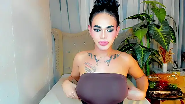 MochaliciousTransOnTop Pertunjukan Webcam