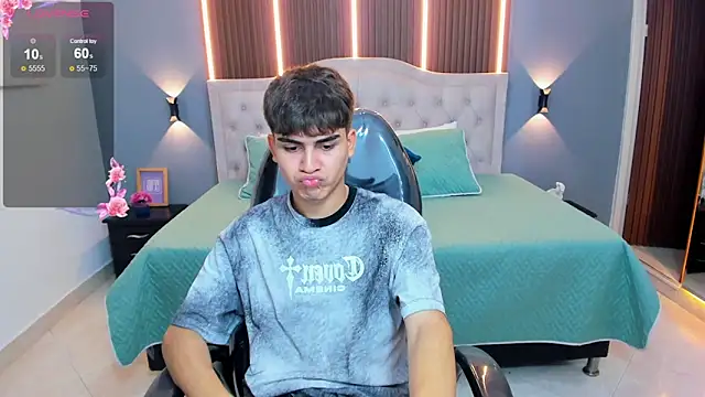 Chatroom XXX en direct de Tommy18__