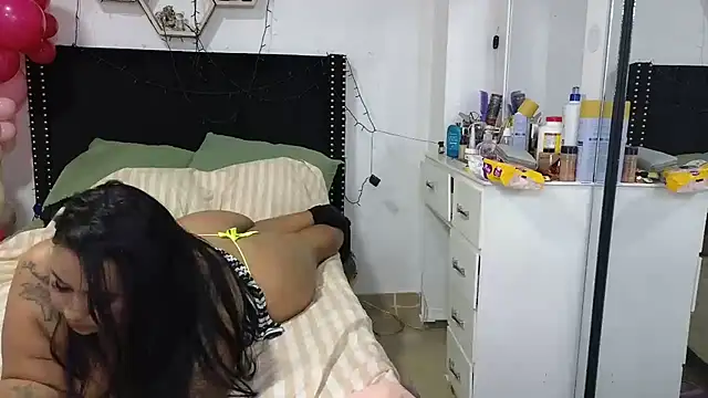 Chat +18 de charlotte_077 ao vivo