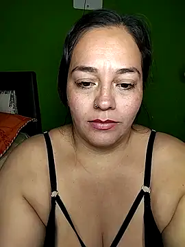 emily_sweet13 élő XXX-chatje