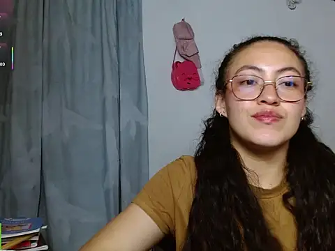 Amitlu_ élő XXX-chatje