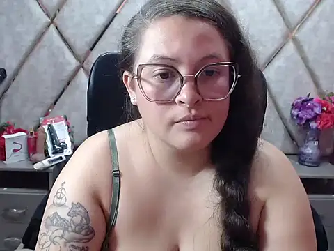 Chatroom XXX en direct de Sarah_Boobs_