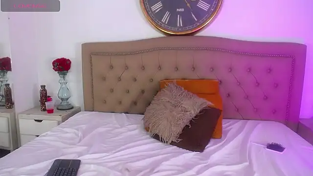 Pertunjukan Kamera Web Adara_Ferrara