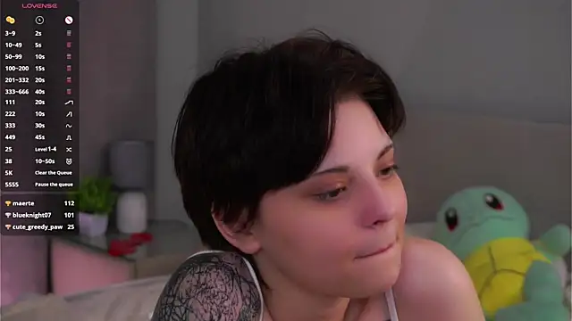 Chat +18 de SharylOrbin ao vivo