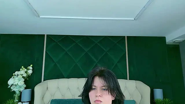 Chat XXX Live Milana_Bold