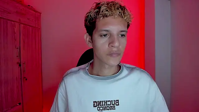 tylernova Live XXX Chat