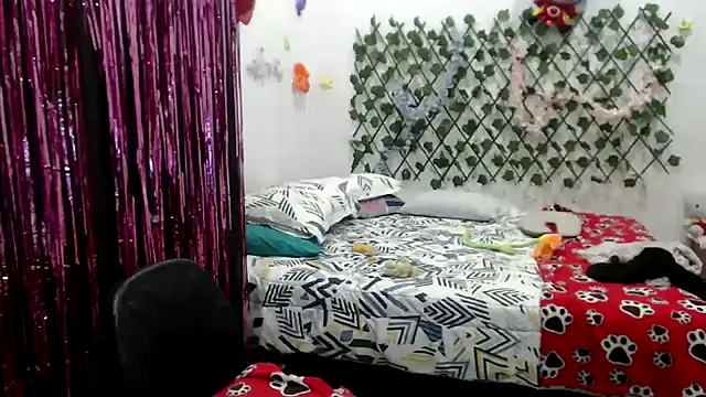 Chat +18 de kittykalor09 ao vivo