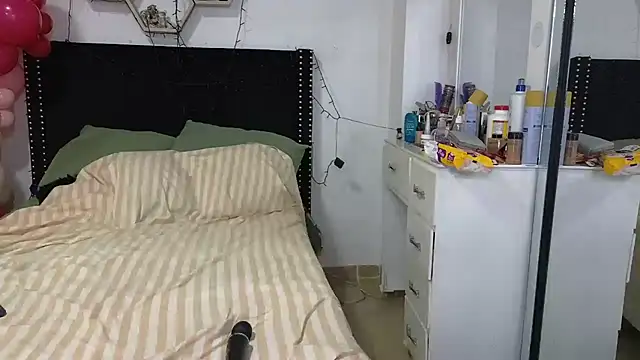 Czat XXX na żywo – charlotte_077