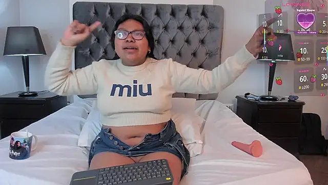 Kiri_Black_ Live XXX-chat