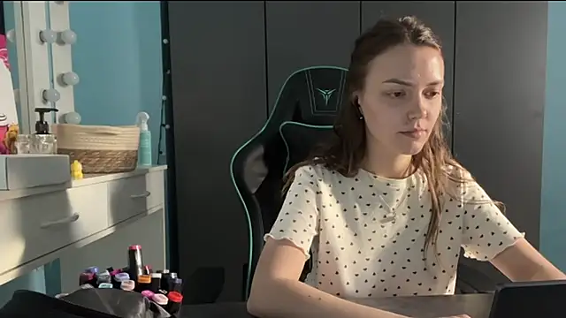 Онлайн чат XXX AndreeMerryman