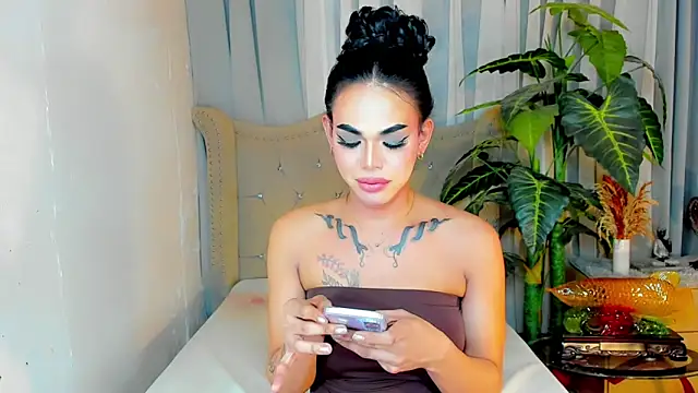 MochaliciousTransOnTop Pertunjukan Webcam