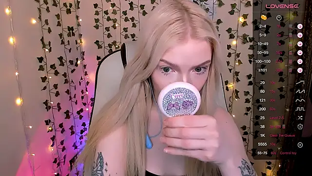 XXX chat uživo modela AnyaTaylor_