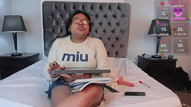 Kiri_Black_ – Live XXX-chat