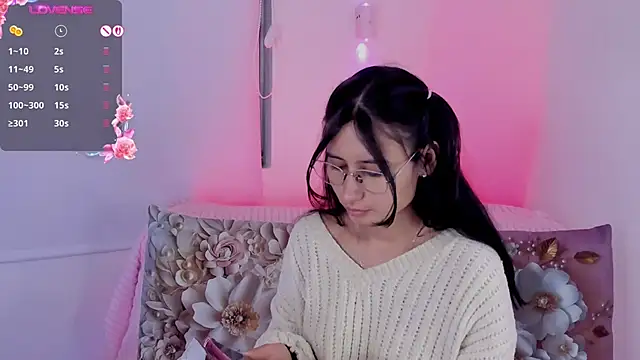 NayeCloudn Live XXX chat