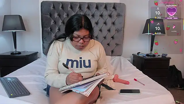 Kiri_Black_ live XXX chat