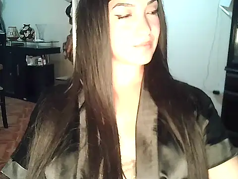 FallsForHerSmile Chat XXX in diretta