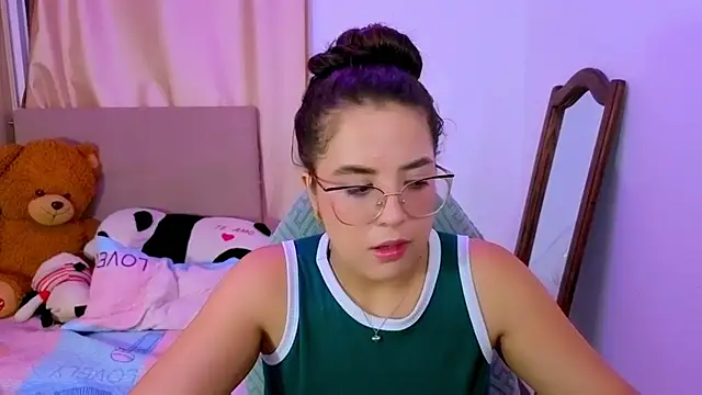 _alicia_z Adlı Modelin Canlı XXX Sohbeti