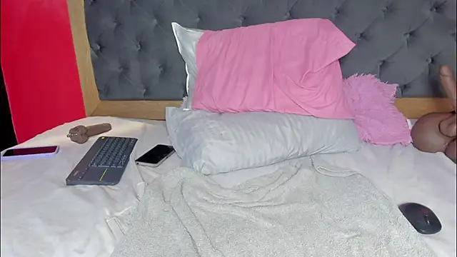 YayaHilton's Webcam Show