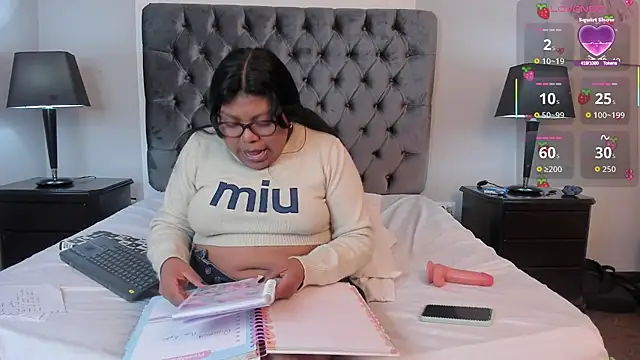 Chat XXX en directo de Kiri_Black_