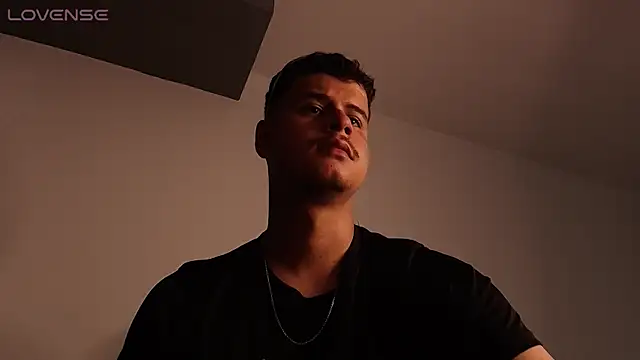 Pertunjukan Kamera Web BjornSteel