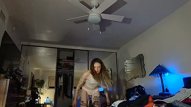 lavender_spits' Live XXX Chat