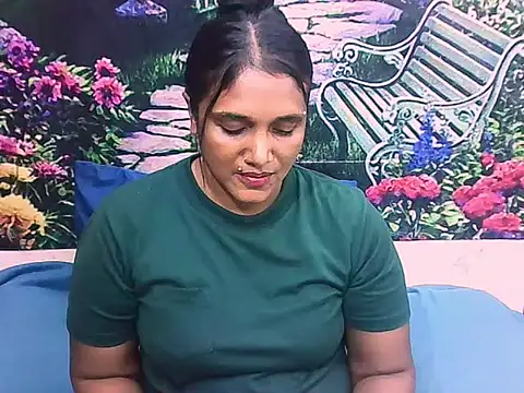 IndianSexyLady20 Adlı Modelin Canlı XXX Sohbeti