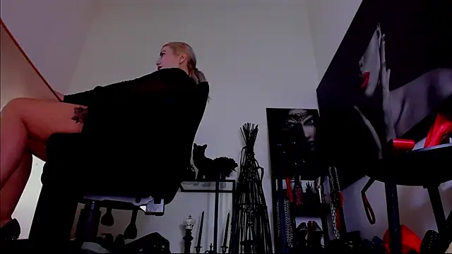 Chatroom XXX en direct de MistressDemi